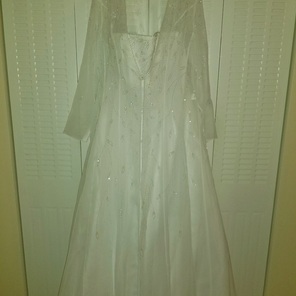 Size 16W - White Wedding Gown w/Duster